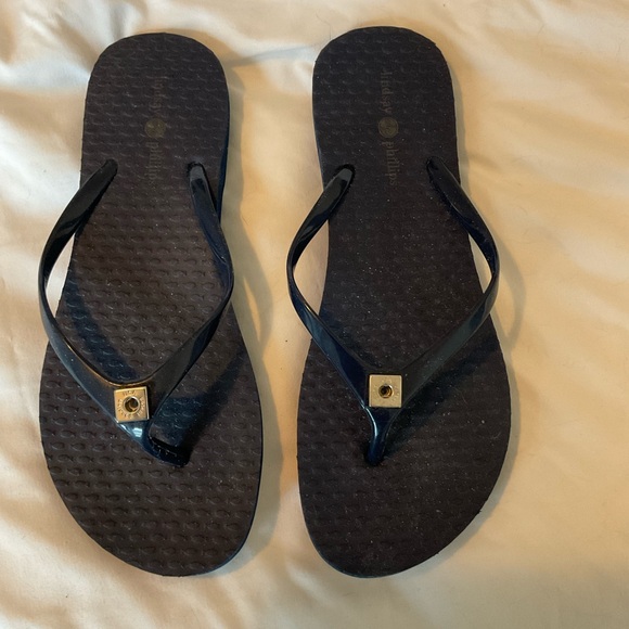 Lindsay Phillips Navy Flip Flop in size 8 - Picture 2 of 3
